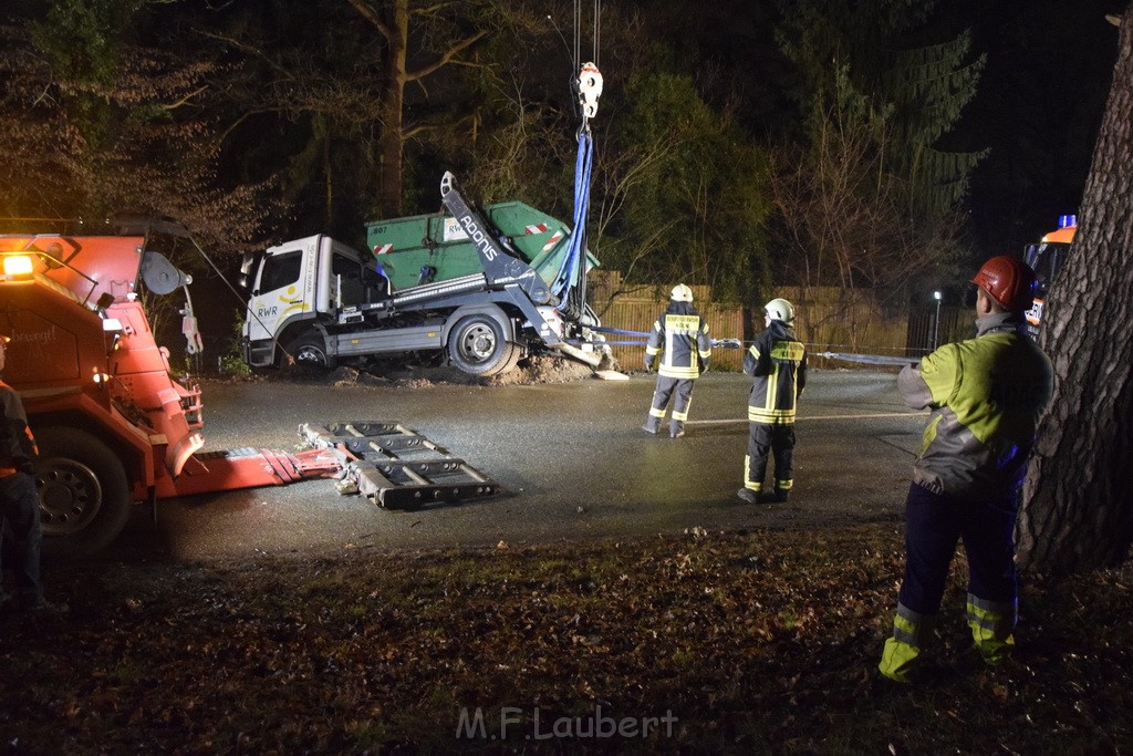 Container LKW umgestuerzt Koeln Brueck Bruecker- Dellbruecker Mauspfad P465.JPG - Miklos Laubert